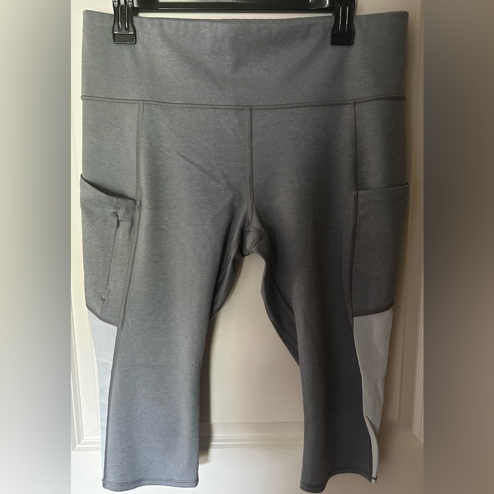 Athleta Capri Leggings